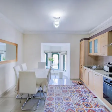 3br With Terrace Steps From The Sea Apartman