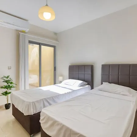 3br With Terrace Steps From The Sea Apartman *