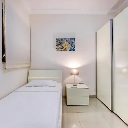Apartman 3br With Terrace Steps From The Sea *