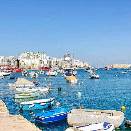 Apartman 3br With Terrace Steps From The Sea *