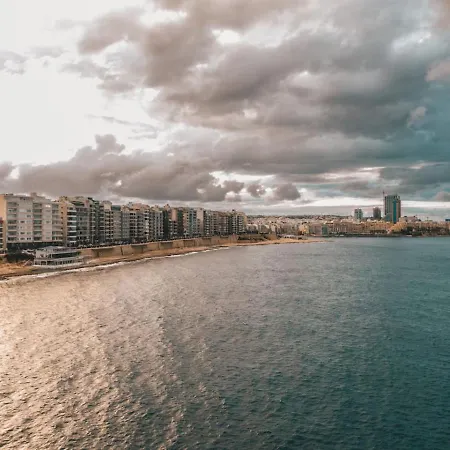 Apartman 3br With Terrace Steps From The Sea Sliema