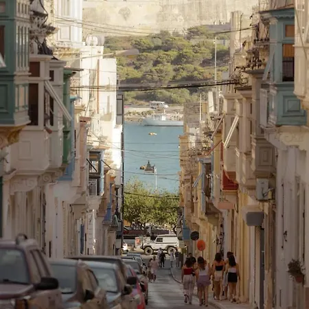 3br With Terrace Steps From The Sea * Sliema