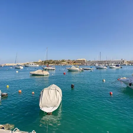Apartman 3br With Terrace Steps From The Sea *