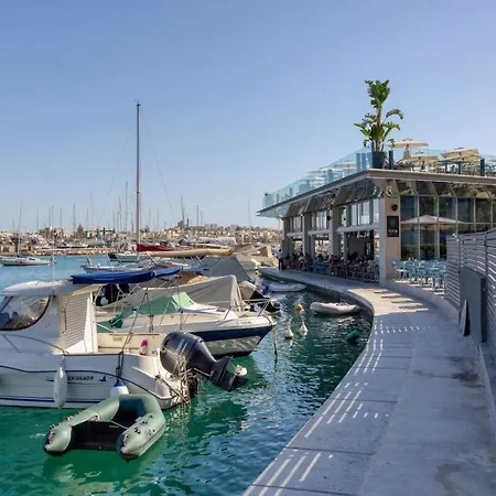 3br With Terrace Steps From The Sea Apartman *