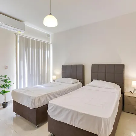 3br With Terrace Steps From The Sea * Sliema