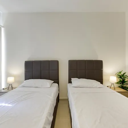 3br With Terrace Steps From The Sea