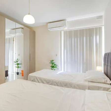 3br With Terrace Steps From The Sea Sliema