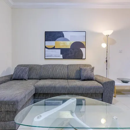 Apartman 3br With Terrace Steps From The Sea