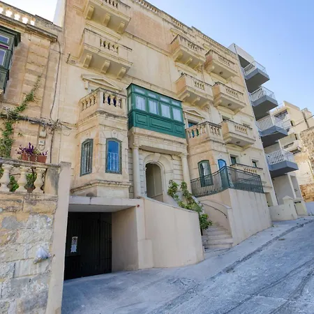 3br With Terrace Steps From The Sea Apartman *