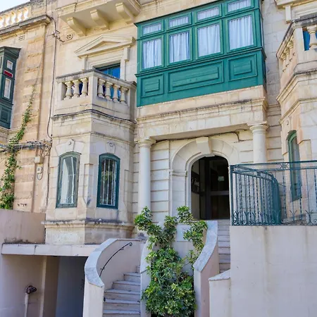 Apartman 3br With Terrace Steps From The Sea *